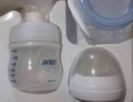 Manual breast pump