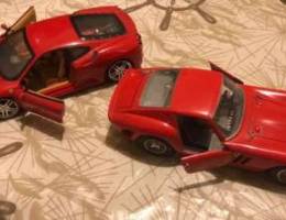 2 ferraris : 1 Burago and 1 Hotwheels