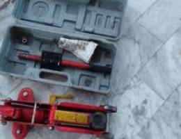 Hydraulic floor jack Ø¹ÙØ±ÙŠØª Ø³ÙŠØ§Ø±Ù‡ Ù¢Ø·Ù†