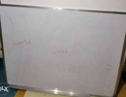 White board Ù„ÙˆØ­ Ø§Ø¨ÙŠØ¶ Ø¨Ø­Ø§Ù„Ø© Ø¬ÙŠØ¯Ø© Ù„Ù„Ø¨ÙŠØ¹ Ù©Ù  Ø¨...