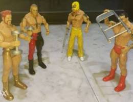 4 Wrestling Characters with accesories. Li...