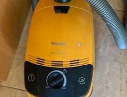 miel vaccum cleaner 200,000LL