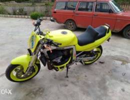 Moto 750