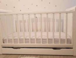 Baby Crib - White (Excellent Condition - L...