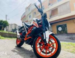 KTM DUKE 390 2018 company source white & o...