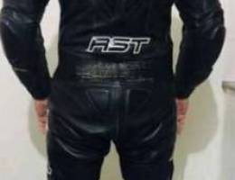 1 piece leather suit+helmet