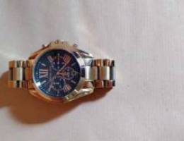 Mikael kors gold very gd condition