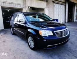 Chrysler town and country clean carfax ful...