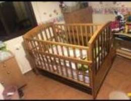 Wooden baby crib (0-6) + mattress