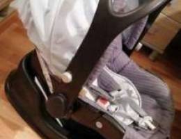 Chicco car seat like new 60 $