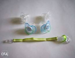 4 Avent pacifiers with clip like new