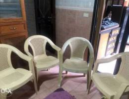 4 chairs for 150000 L.L. Ù¤ ÙƒØ±Ø§Ø³ÙŠ Ø¨Ù„Ø§Ø³ØªÙŠÙƒ