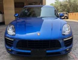 Porsche Macan 2018 blue on black