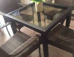 Resine set / 4 chairs + table / like new