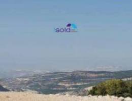 A 1300 m2 land with a mountain / sea view ...