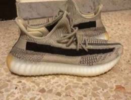 Authentic 100% Yeezy Zyon size 42 brand ne...