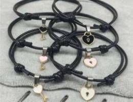 A set of 2 bracelets heart and key 35 000L...