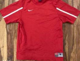 Nike T size small at 89,000 lbp