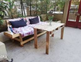 Pallet couch and table