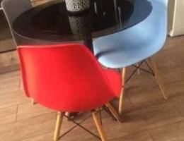 Table with 3 chairs / in excellent conditi...