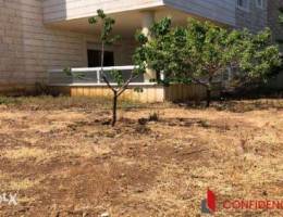 CASH BUYERS ! Garden apartment prime locat...