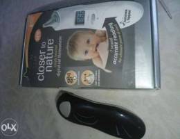 Ear thermometer