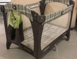 baby crib - Graco