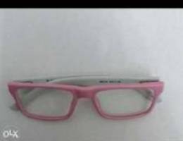 Eyeglasses for young girls (LL 40,000).