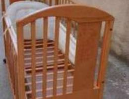 Wooden Baby bed plus 4 covers excellent co...