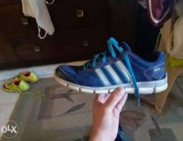 running shoes adidas jdid size 42