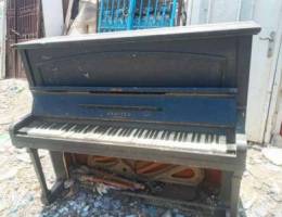 Piano antique , Ø¨ÙŠØ§Ù†Ùˆ Ø§Ù†ØªÙŠÙƒ