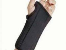 Adjustable wrist immobilizer