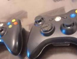 2 xbox 360 controllers