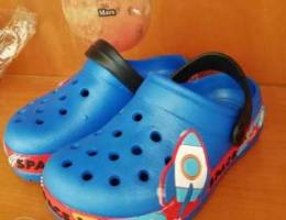 crocks size 28