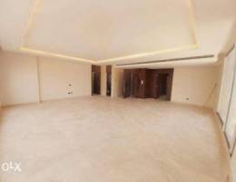 260 m2 apartment with a garden and pool fo...