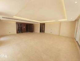 325 m2 apartment with a garden and pool fo...