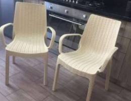 2 plastic chairs / like new / high quality