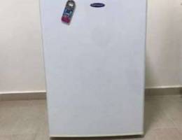 mini fridge/refrigerator