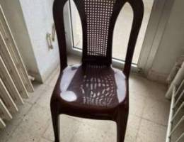 4 Brown Plastic chairs in like new conditi...