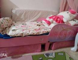 Girl bed fits for girl to 7 years like new