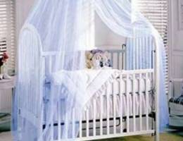 Baby crib white with mosquito net and stan...