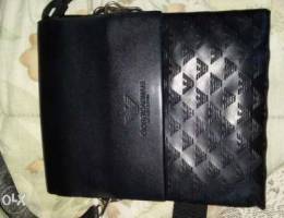 Armani bag new ma feya 5eze2 wala she bas ...