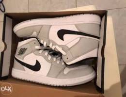 Jordan 1 light smoke grey