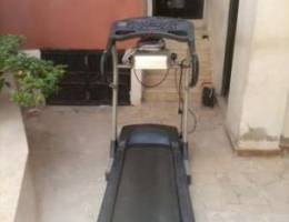 Treadmill like new 2.5Hp delivery availabl...