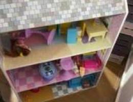 doll house and kitchen