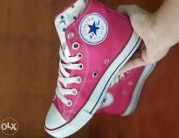 fushia converse