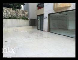 A 300 m2 ground floor apartment with a ter...