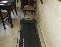 Ù…ÙƒÙ†Ø© Ù…Ø´ÙŠ treadmill Ø´Ø¨Ù‡ Ø¬Ø¯ÙŠØ¯Ø© Ù…Ø§ ÙÙŠÙ‡Ø§ ÙˆÙ„Ø§ Ø¬...