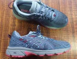 Original Asics size 40 Brand New From USA