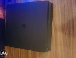 Ps4 slim 1T excellent condition + controll...